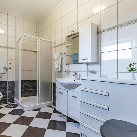 Giovanni بيت ضيافة 3*